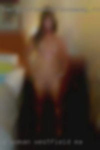 A woman that needs   a in Westfield, MA good oral.